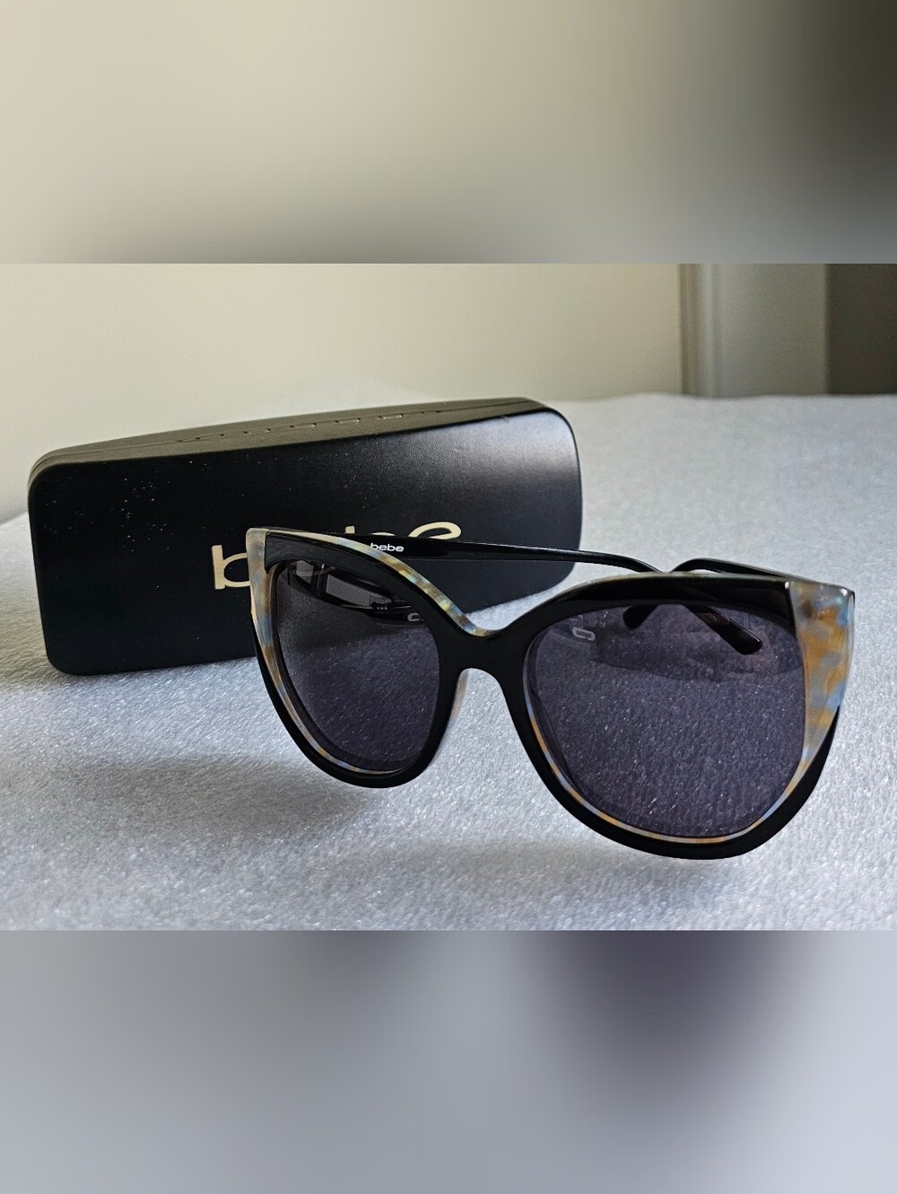 NWOT - bebe BB7253 Cat Eye Sunglasses